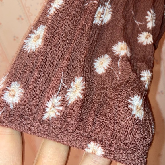 Cute off-the-shoulder top from boutique! 3/4 sleeves and boho vibes! Size large - Picture 3 of 5